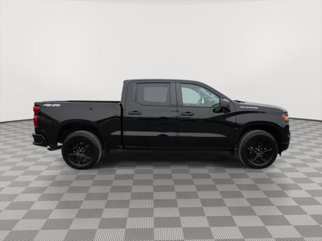 2023 Chevrolet Silverado 1500 4WD Crew Cab Short Bed Custom