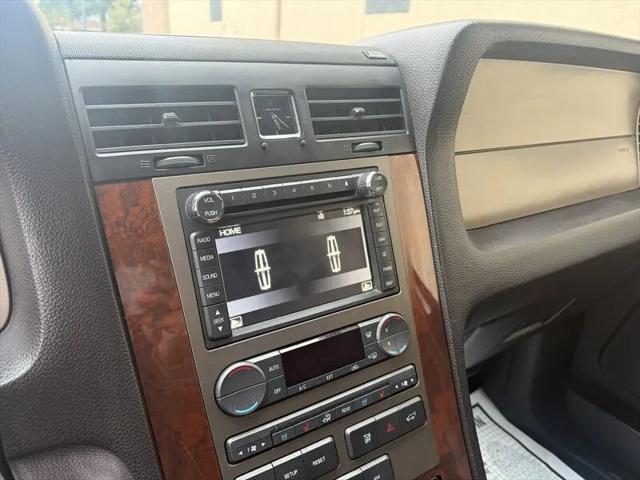 2014 Lincoln Navigator Base