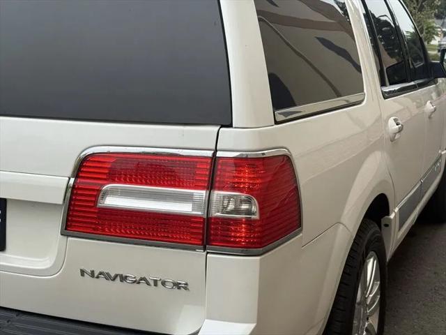 2014 Lincoln Navigator Base