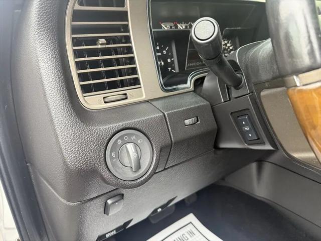 2014 Lincoln Navigator Base