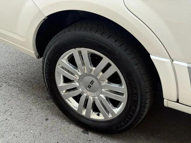 2014 Lincoln Navigator Base