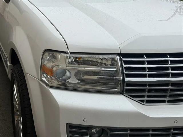 2014 Lincoln Navigator Base