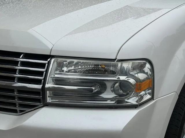 2014 Lincoln Navigator Base
