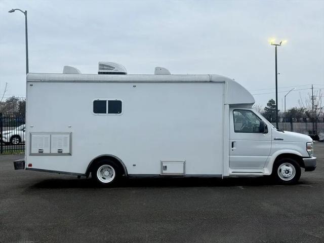 2011 Ford E-450 Cutaway XL