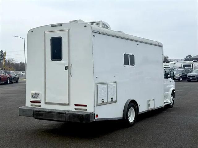 2011 Ford E-450 Cutaway XL