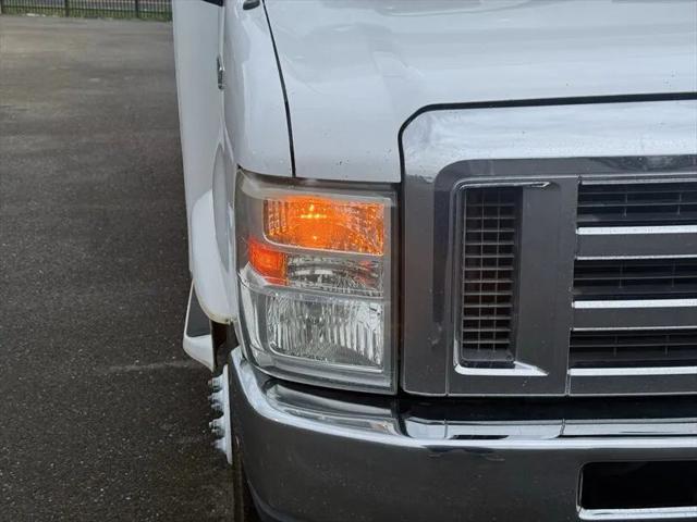 2011 Ford E-450 Cutaway XL