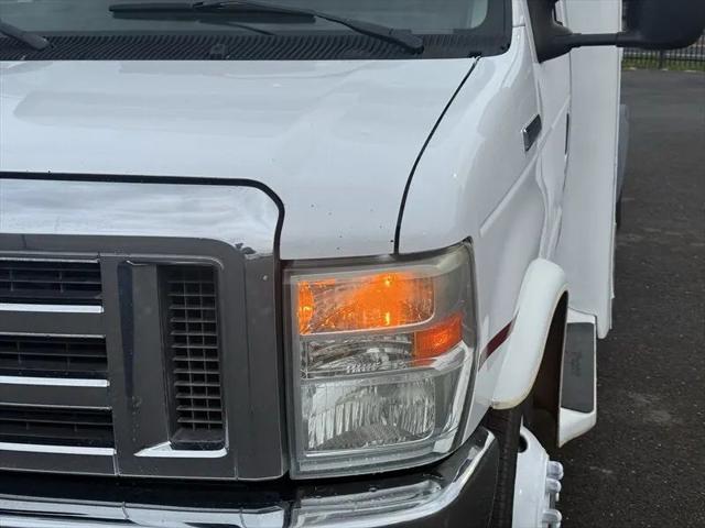 2011 Ford E-450 Cutaway XL