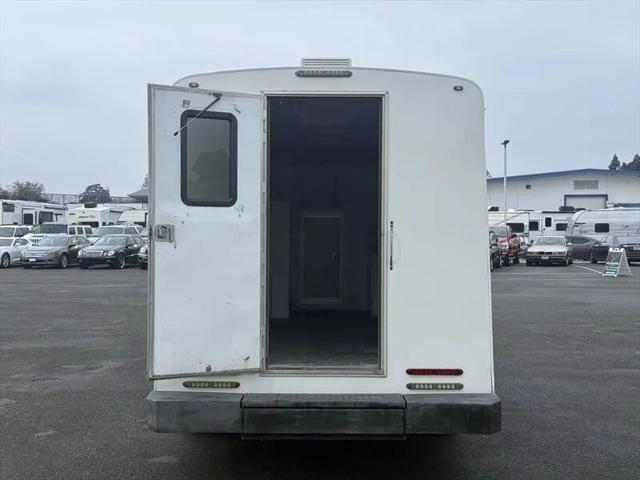 2011 Ford E-450 Cutaway XL