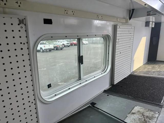 2011 Ford E-450 Cutaway XL