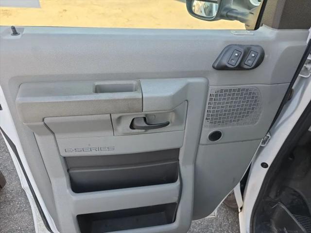 2011 Ford E-350 Cutaway Base
