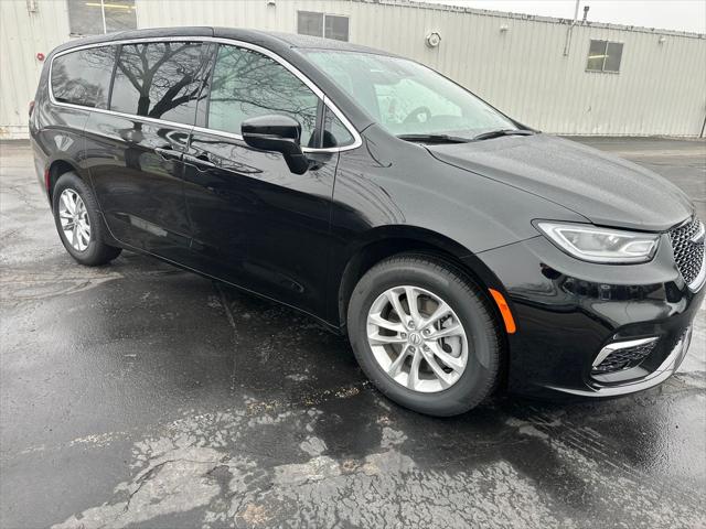 2026 Chrysler Pacifica Select AWD