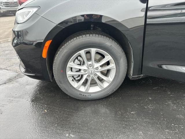 2026 Chrysler Pacifica Select AWD