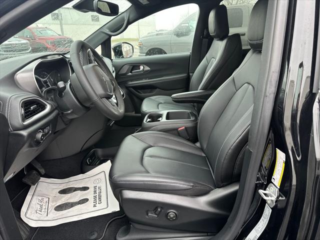 2026 Chrysler Pacifica Select AWD