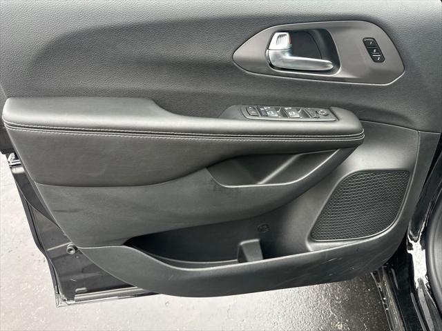 2026 Chrysler Pacifica Select AWD