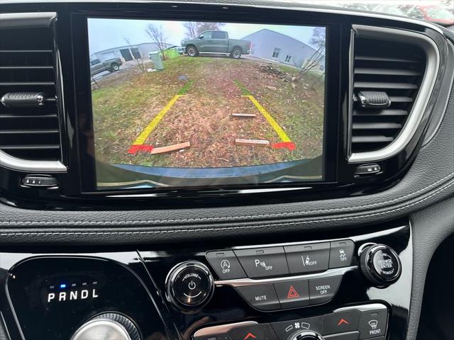 2026 Chrysler Pacifica Select AWD
