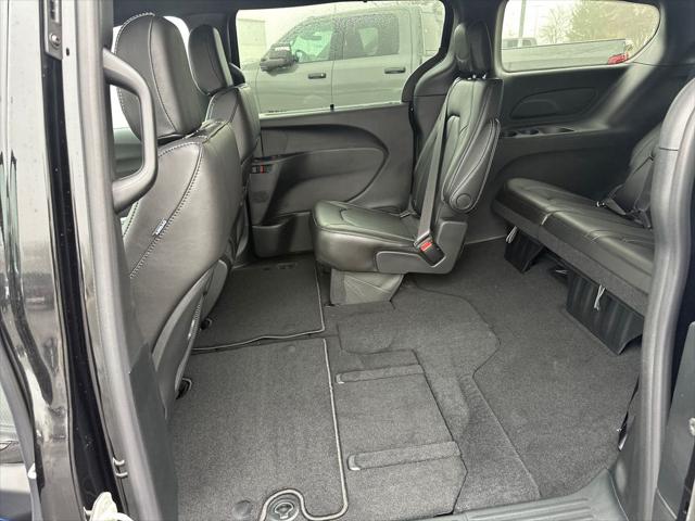 2026 Chrysler Pacifica Select AWD