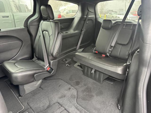 2026 Chrysler Pacifica Select AWD