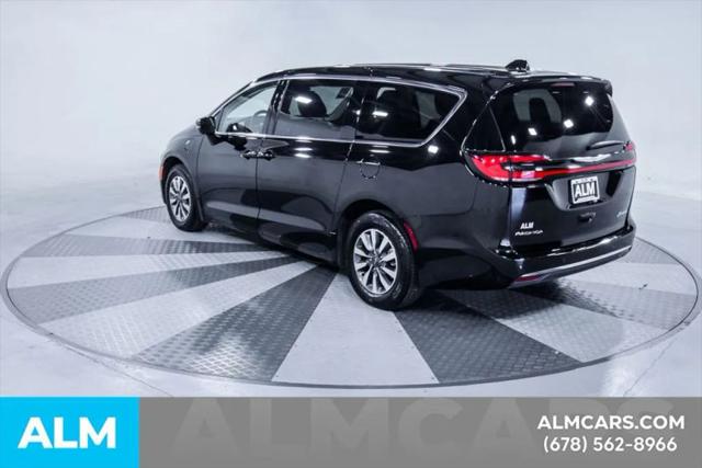 2024 Chrysler Pacifica Hybrid Select