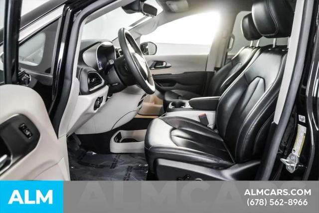 2024 Chrysler Pacifica Hybrid Select