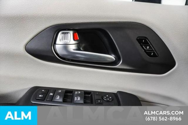 2024 Chrysler Pacifica Hybrid Select