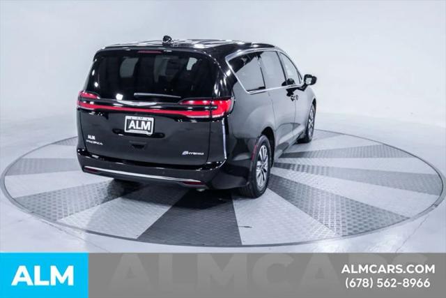 2024 Chrysler Pacifica Hybrid Select