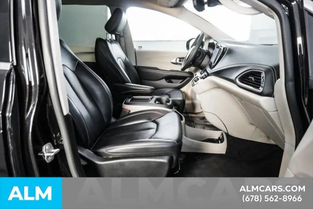 2024 Chrysler Pacifica Hybrid Select