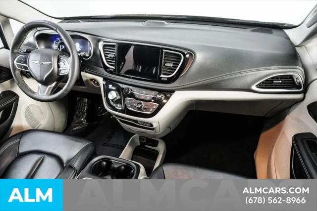 2024 Chrysler Pacifica Hybrid Select