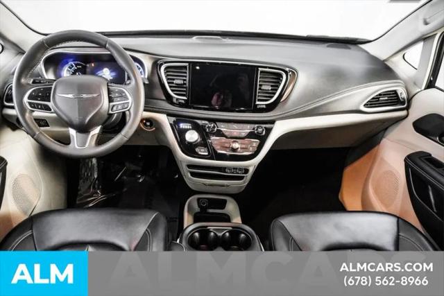 2024 Chrysler Pacifica Hybrid Select