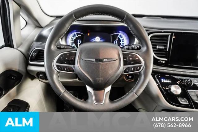 2024 Chrysler Pacifica Hybrid Select