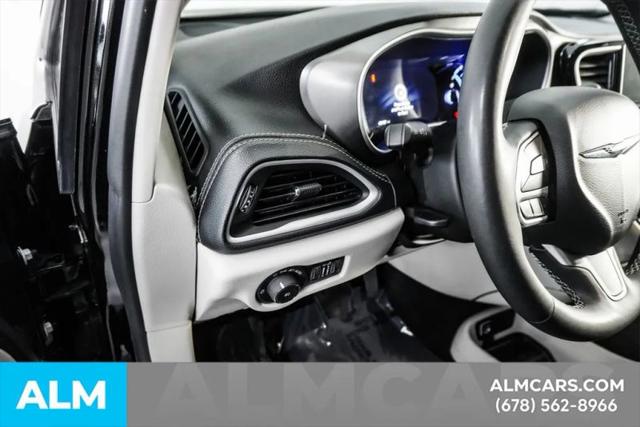 2024 Chrysler Pacifica Hybrid Select