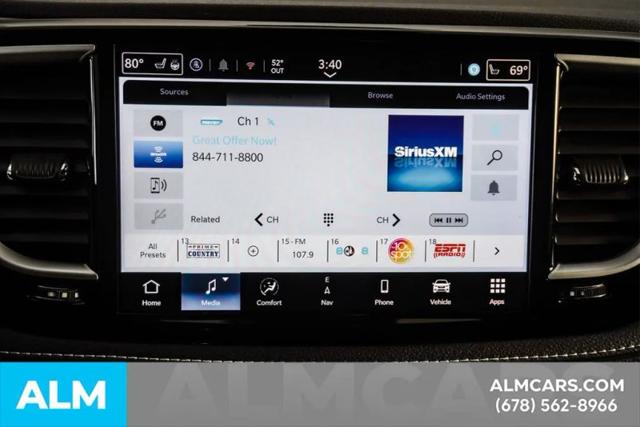 2024 Chrysler Pacifica Hybrid Select