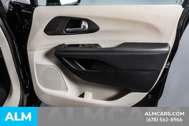 2024 Chrysler Pacifica Hybrid Select