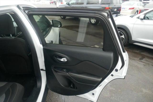 2016 Jeep Cherokee Sport