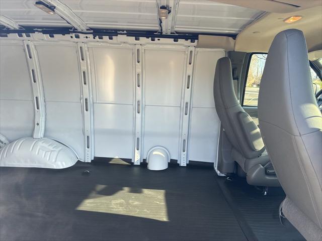 2026 Chevrolet Express Cargo Van 2500 Regular Wheelbase, WT, RWD
