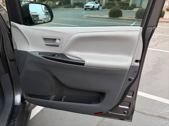 2020 Toyota Sienna LE