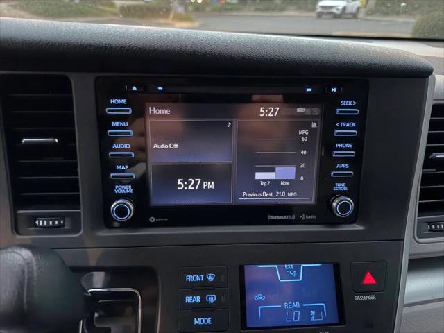 2020 Toyota Sienna LE