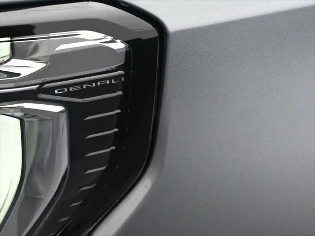 2025 GMC Yukon 4WD Denali