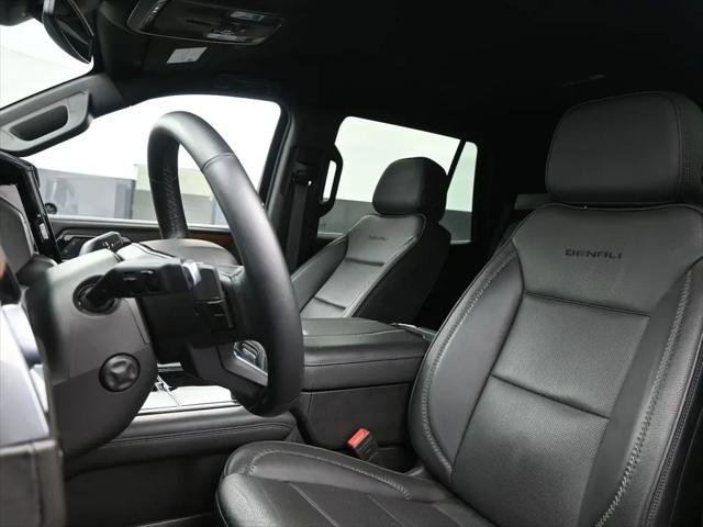 2025 GMC Yukon 4WD Denali