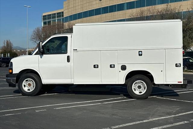 2025 Chevrolet Express Cutaway Work Van