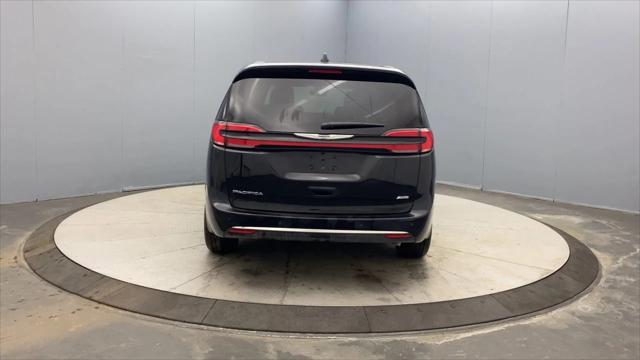 2026 Chrysler Pacifica Select AWD