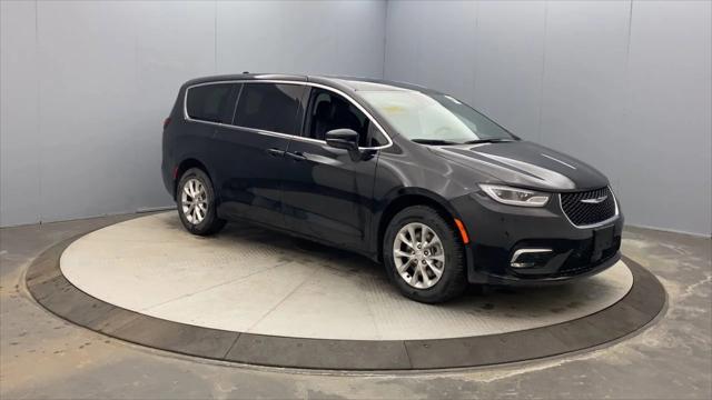2026 Chrysler Pacifica Select AWD
