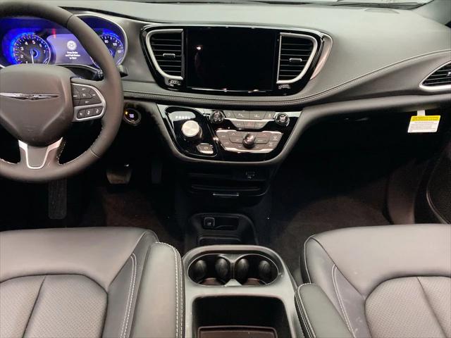 2026 Chrysler Pacifica Select AWD