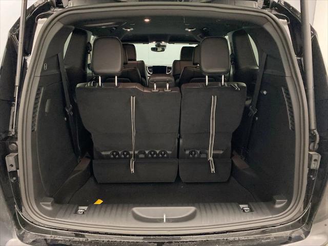 2026 Chrysler Pacifica Select AWD