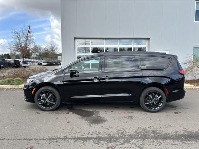 2026 Chrysler Pacifica Select AWD