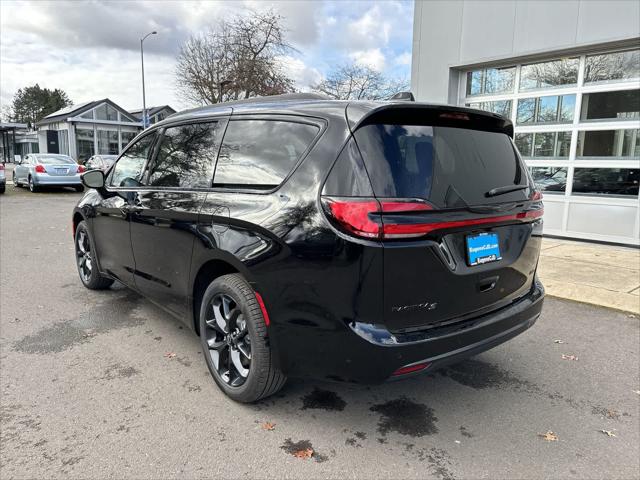 2026 Chrysler Pacifica Select AWD