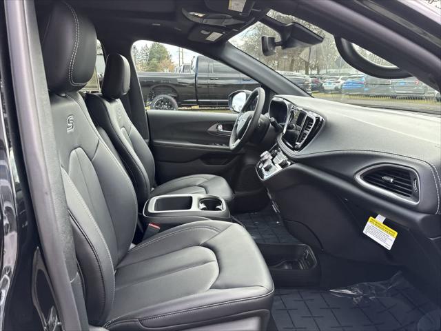 2026 Chrysler Pacifica Select AWD