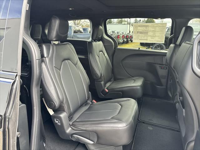 2026 Chrysler Pacifica Select AWD