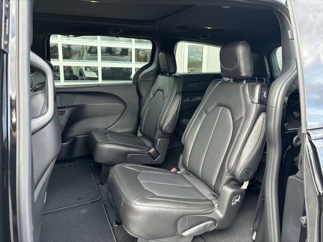 2026 Chrysler Pacifica Select AWD