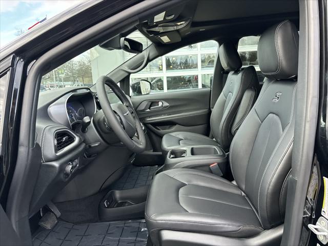 2026 Chrysler Pacifica Select AWD