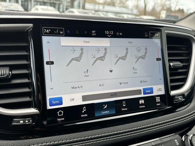 2026 Chrysler Pacifica Select AWD